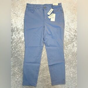 Tommy Bahama Boracay Beach High Waist Ankle Jeans. Size 12. Light Sky Blue